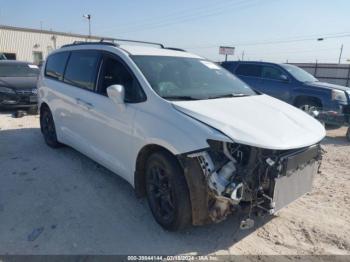  Salvage Chrysler Pacifica