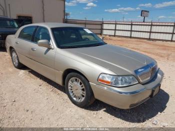  Salvage Lincoln Towncar