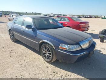  Salvage Lincoln Towncar