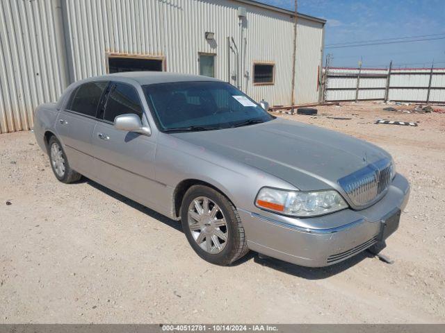  Salvage Lincoln Towncar