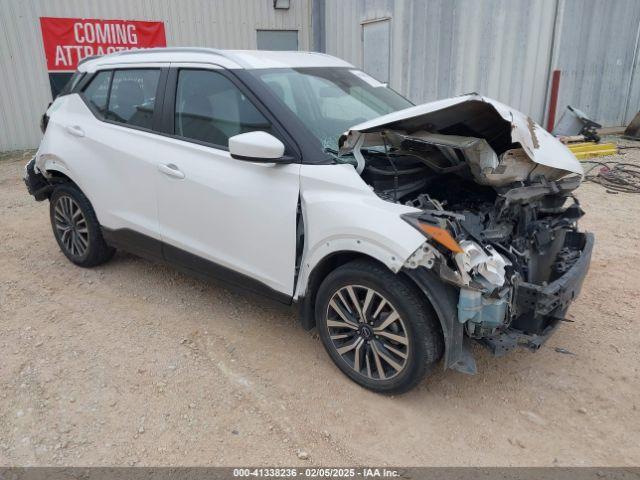  Salvage Nissan Kicks