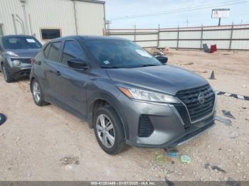  Salvage Nissan Kicks