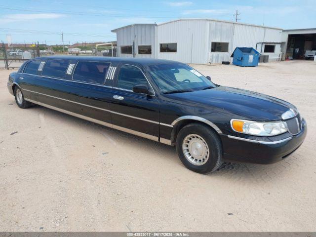  Salvage Lincoln Towncar
