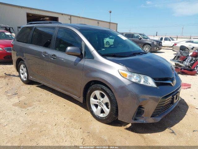  Salvage Toyota Sienna