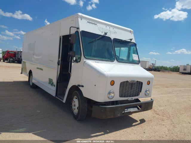  Salvage Freightliner Chassis