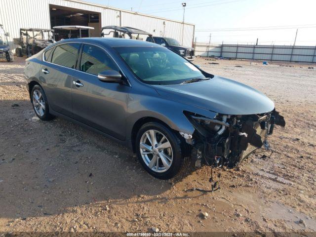  Salvage Nissan Altima