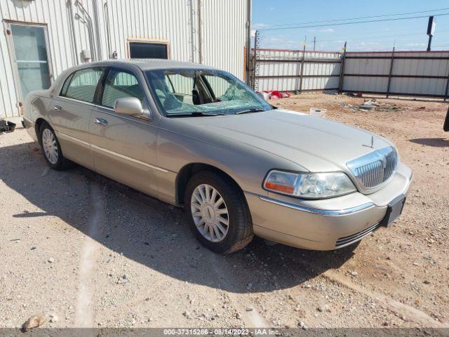  Salvage Lincoln Towncar