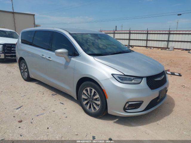  Salvage Chrysler Pacifica