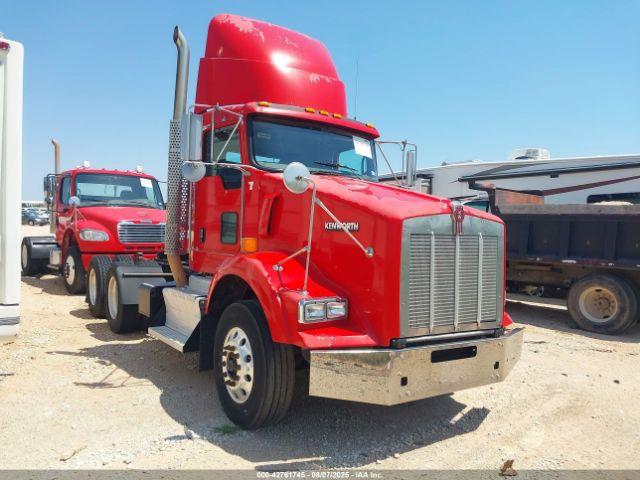  Salvage Kenworth Construction