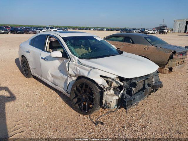  Salvage Nissan Maxima