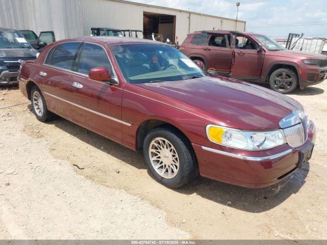  Salvage Lincoln Towncar