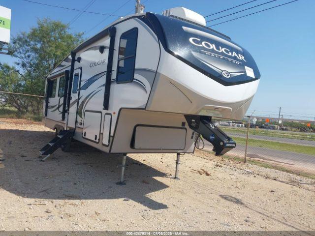  Salvage Keystone Cougar 32  Gooseneck Trai