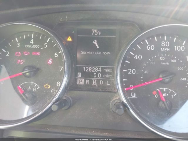 Nissan Rogue S Image 7