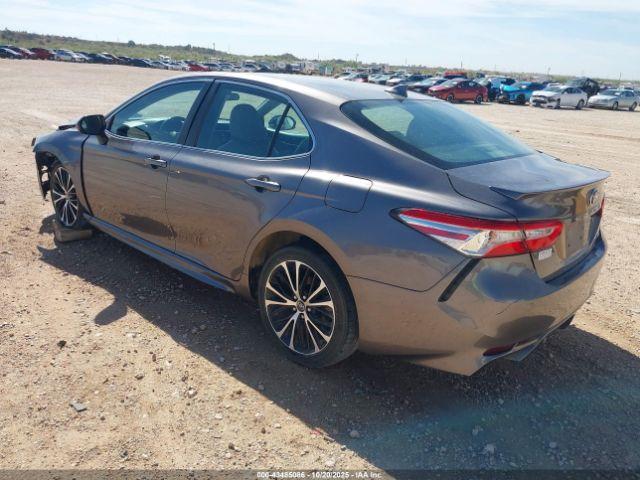 Toyota Camry Se Image 5