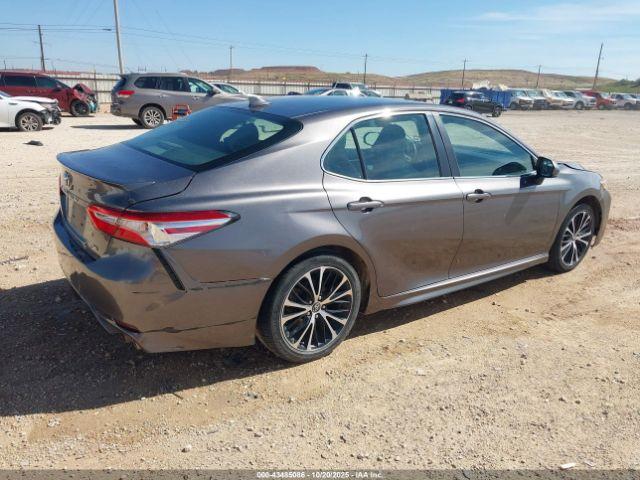 Toyota Camry Se Image 6