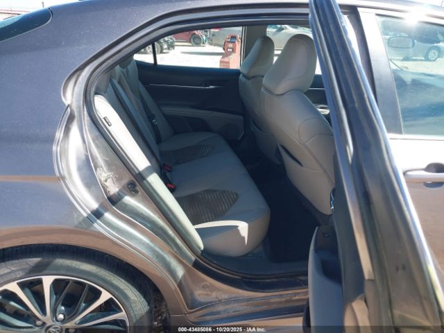 Toyota Camry Se Image 7