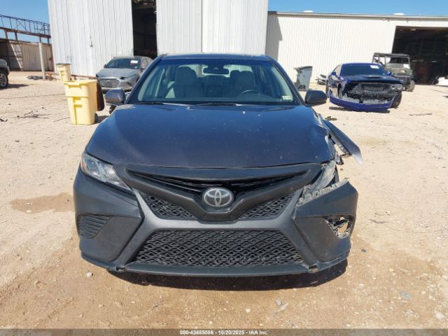 Toyota Camry Se Image 13