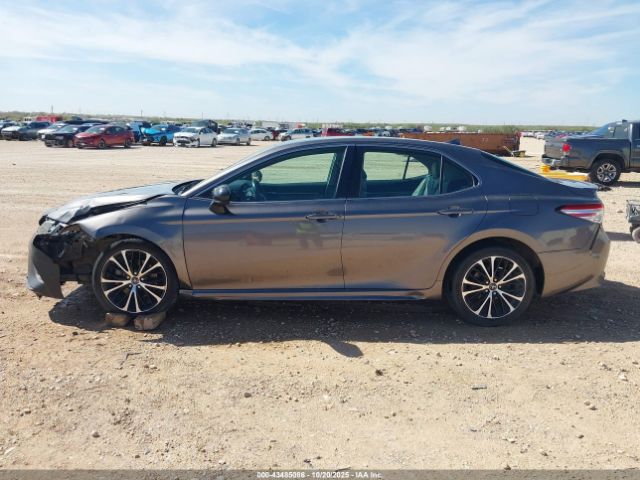 Toyota Camry Se Image 2