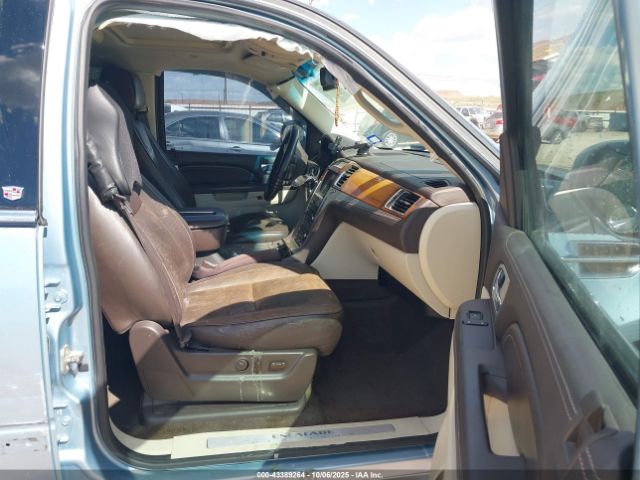 Cadillac Escalade Platinum Edition Image 15