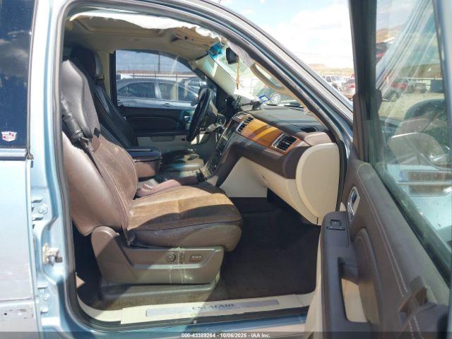 Cadillac Escalade Platinum Edition Image 15