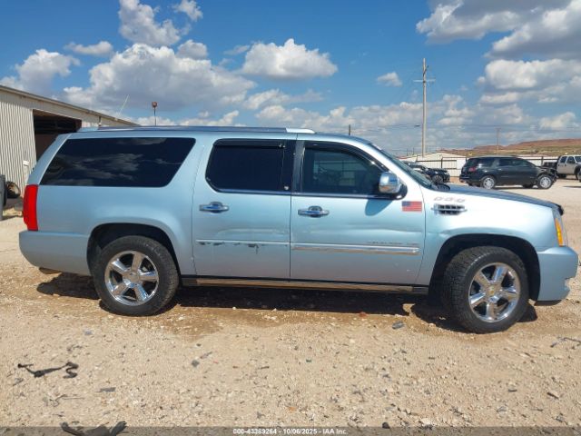 Cadillac Escalade Platinum Edition Image 2