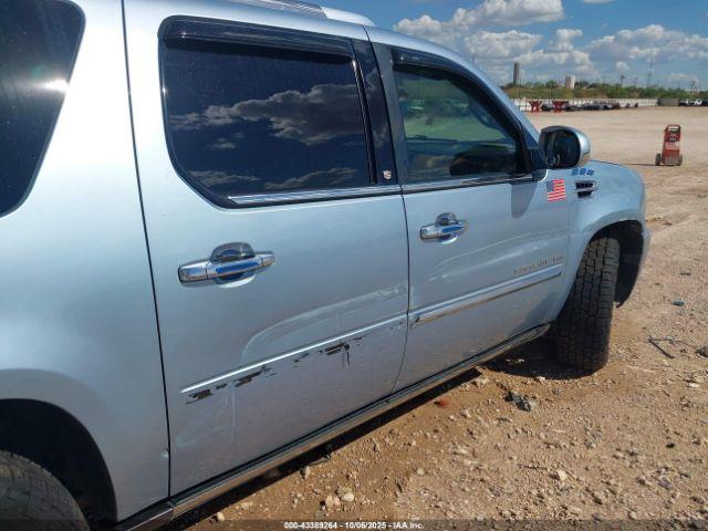 Cadillac Escalade Platinum Edition Image 12