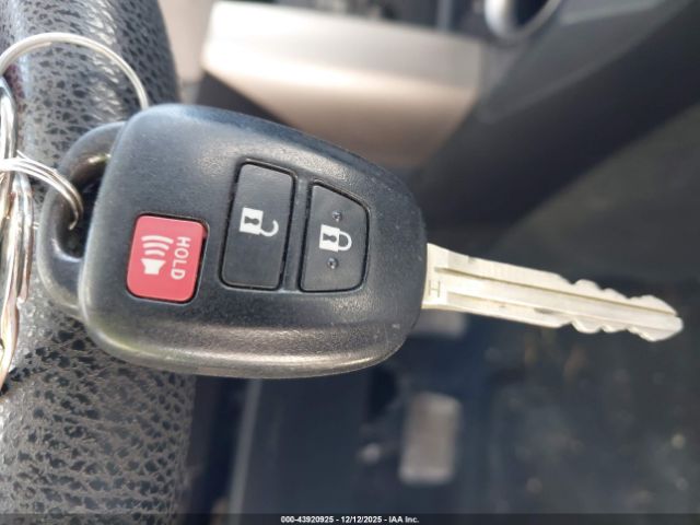 Toyota RAV4 Le Image 9