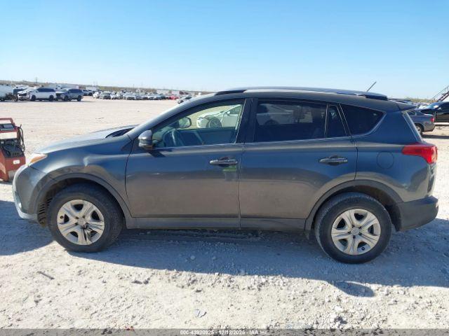 Toyota RAV4 Le Image 13