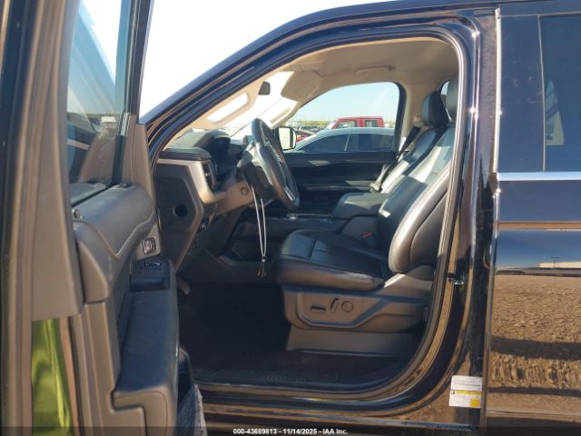 Ford Expedition Xlt Image 3