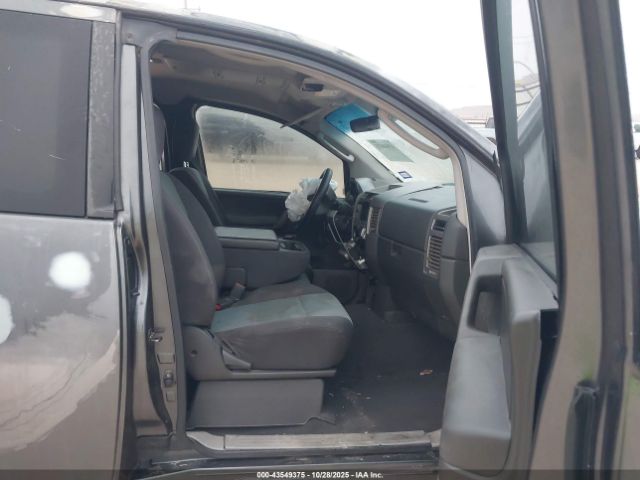 Nissan Titan Xe Image 2