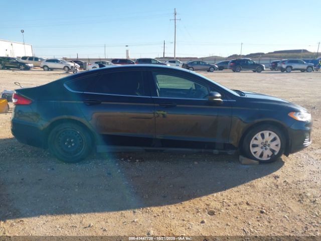 Ford Fusion S Image 8