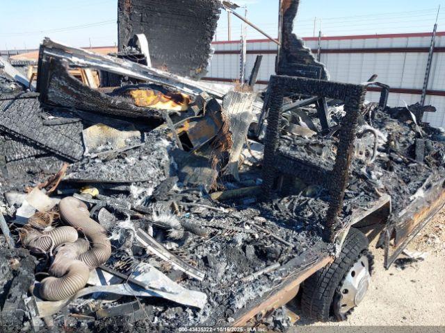 Ford Econoline E350 Cutaway Van Image 3