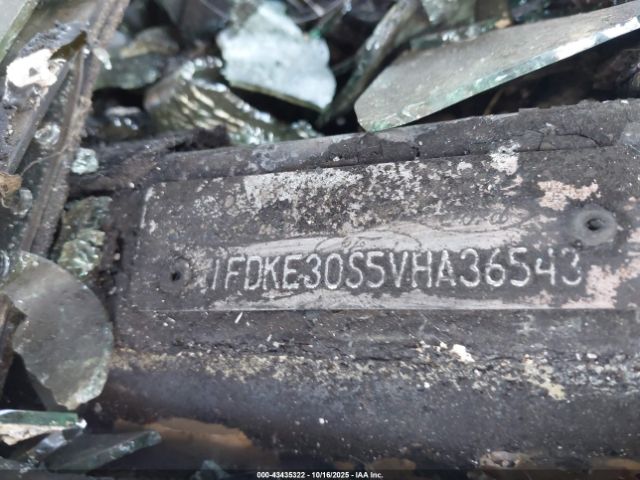 Ford Econoline E350 Cutaway Van Image 9