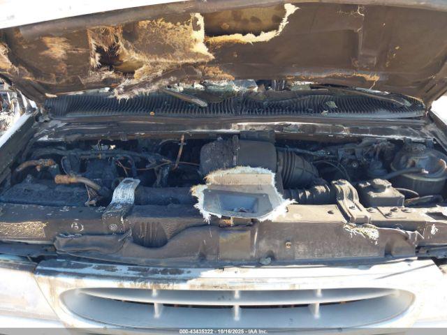 Ford Econoline E350 Cutaway Van Image 4