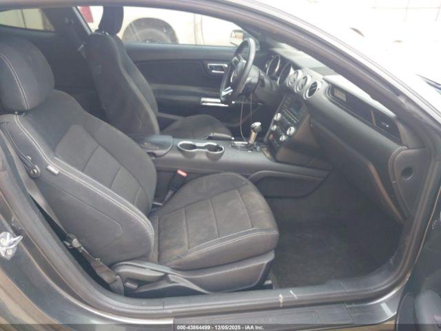 Ford Mustang V6 Image 3