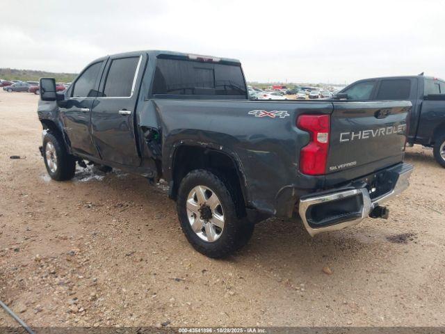 Chevrolet Silverado 2500 4wd  Standard Bed Ltz Image 12