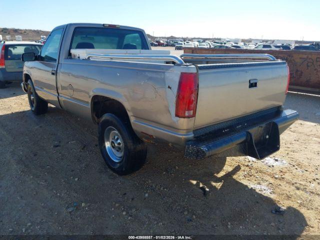 Chevrolet C2500 Image 2