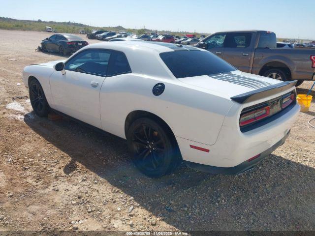 Dodge Challenger Sxt Image 2