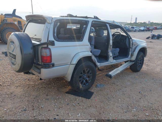 Toyota 4Runner Image 16