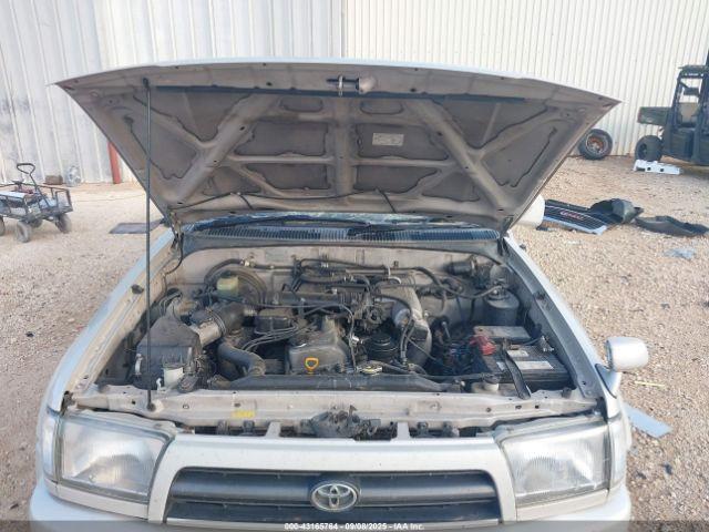 Toyota 4Runner Image 12
