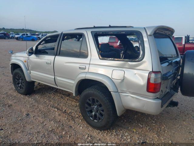 Toyota 4Runner Image 10