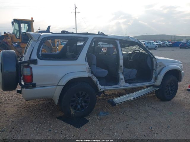 Toyota 4Runner Image 8