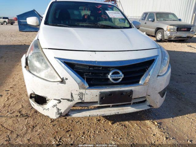 Nissan Versa Image 4