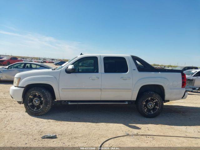 Chevrolet Avalanche 1500 Lt2 Image 14