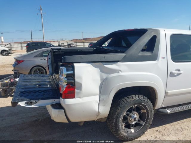 Chevrolet Avalanche 1500 Lt2 Image 13