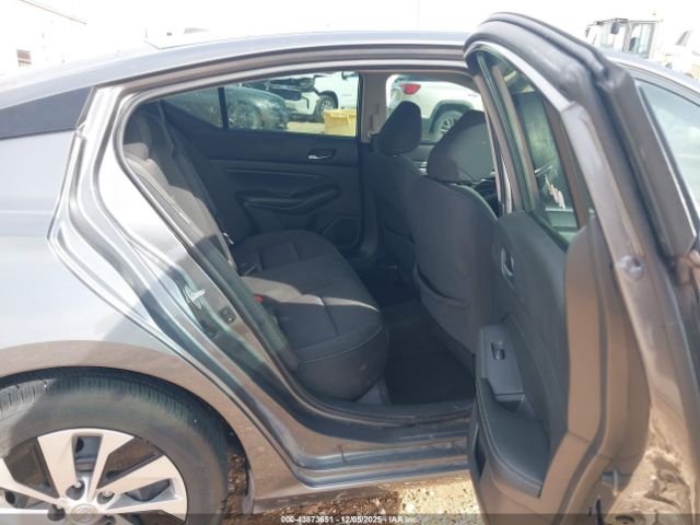 Nissan Altima 2.5 S Image 4