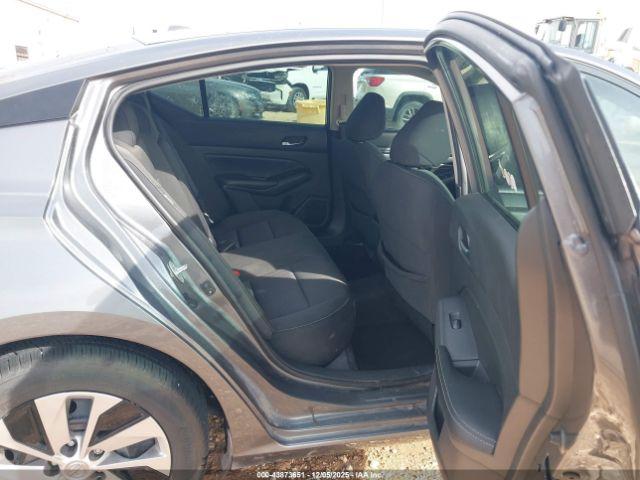 Nissan Altima 2.5 S Image 4